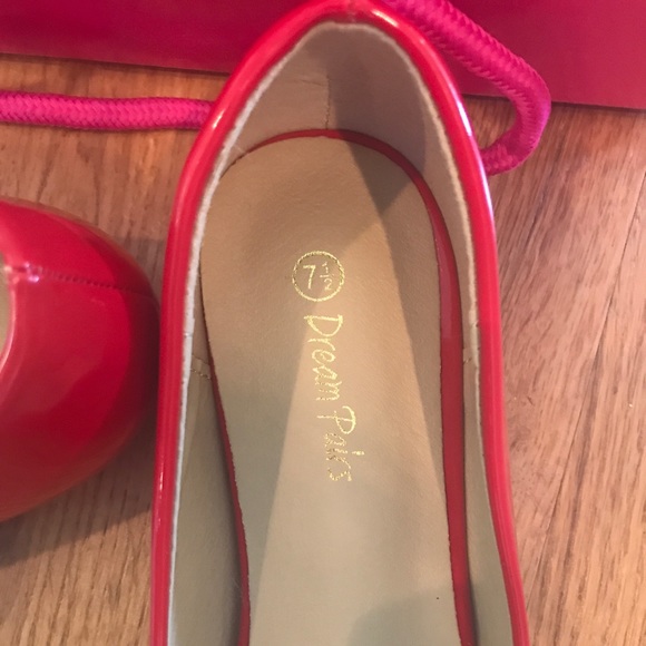 Red pointed toe flats - Picture 3 of 4